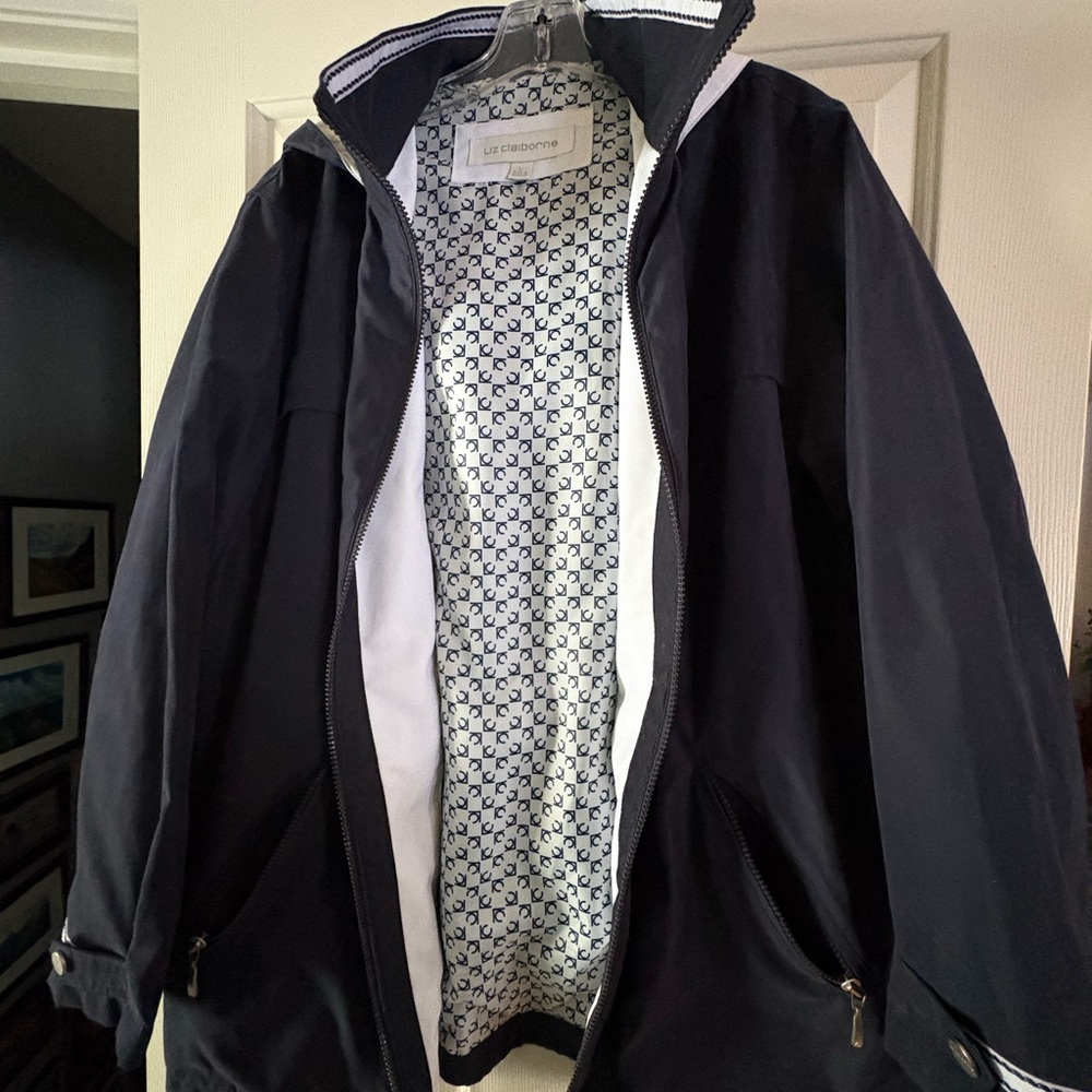 Liz Claiborne spring coat. Size L